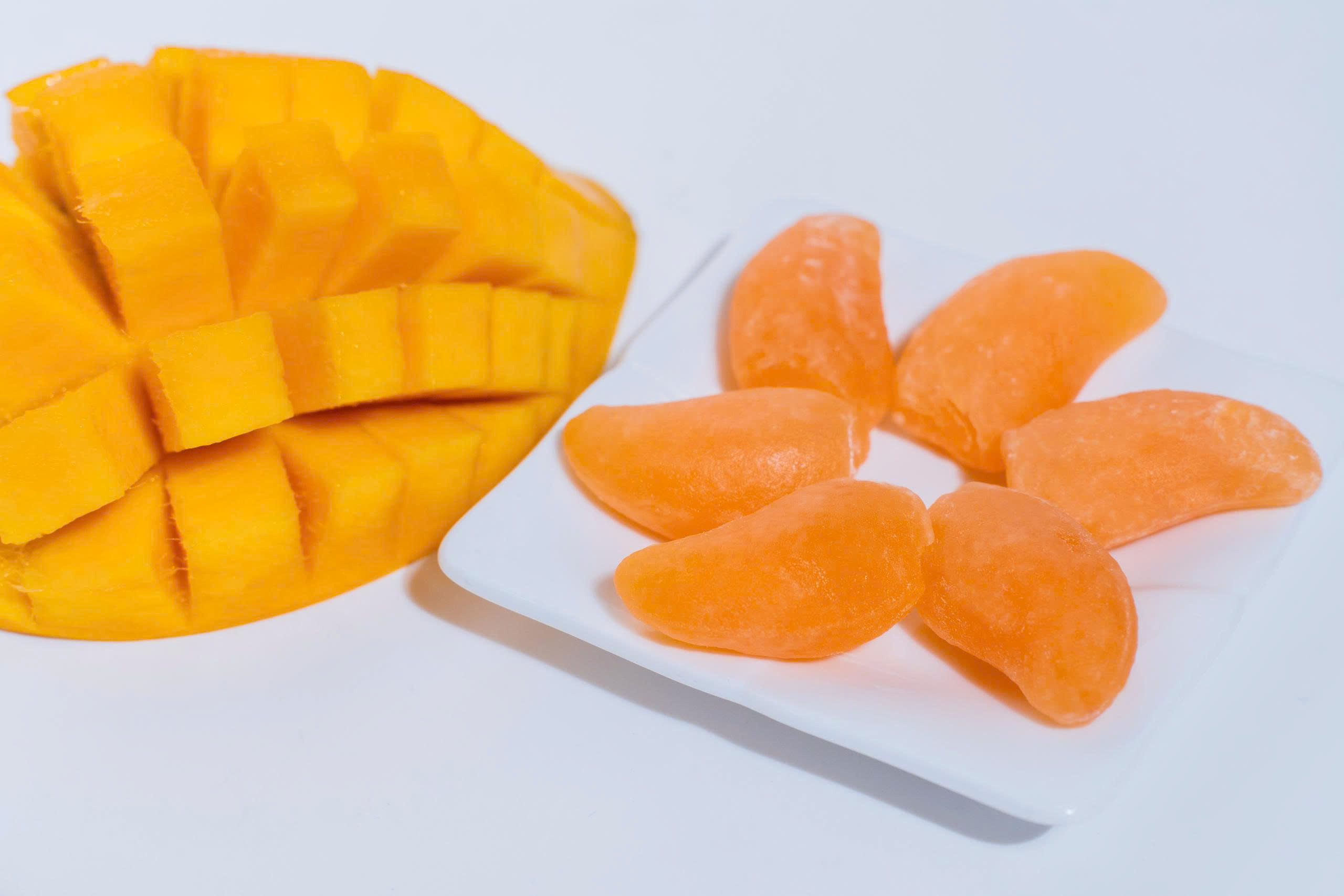 Kẹo Dẻo Xoài Non Lắc Muối Ớt Nhân Sốt Xoài Muối Ớt Tan Chảy Hộp 150g